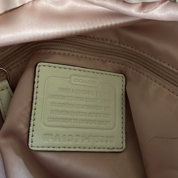 Gorgeous!! Off white summer winter all leather coach tote great size 13x 14” - Picture 9 of 13